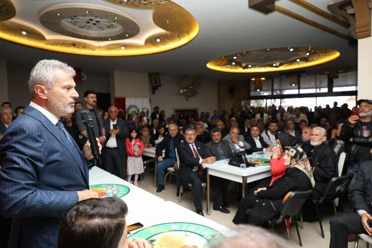 Hatay Büyükşehir Belediye Başkanı Mehmet Öntürk, yaptığı açıklamada belediyenin borcunun 7 milyar liraya ulaştığını ve tefeciden bile borç alındığını açıkladı.