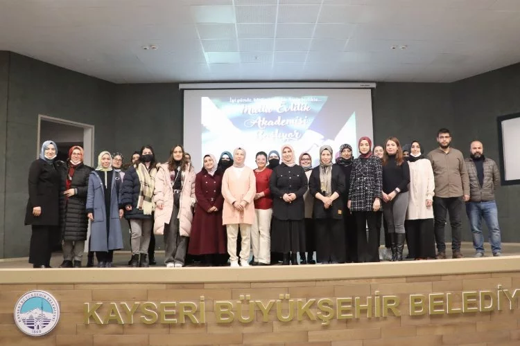 Kayseri Büyükşehir'in 'Mutlu Evlilik Akademisi' tam not aldı 
