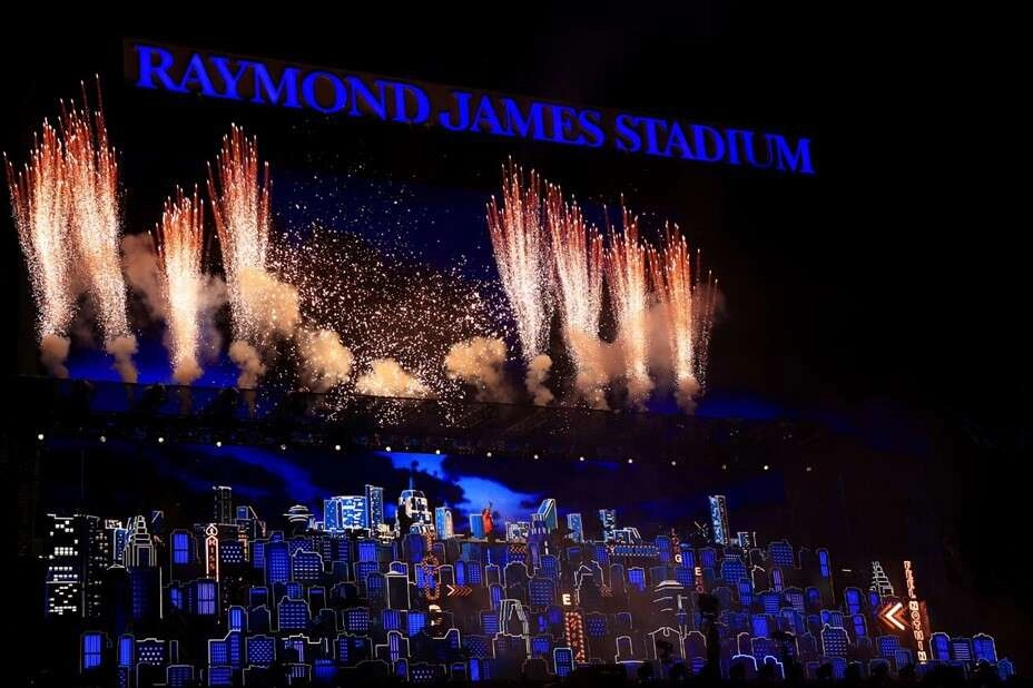 Super Bowl devre arasında The Weeknd'den göz alıcı performans!