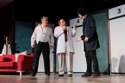 Bursa İnegöl'de Deliler Evi izleyici ile buluştu 