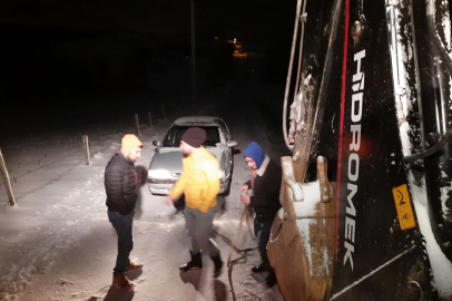 Kocaeli İzmit Belediyesi karla ekipleri sahada 