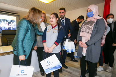 Gaziantep'te kitap okuyan gençlere ödül 