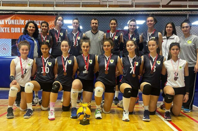 Manisa'nın yıldız kızları ligi kupayla tamamladı