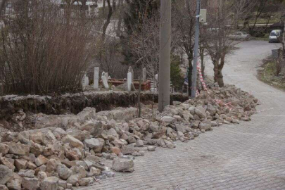 Kütahya'da mezarlıklar düzenleniyor 