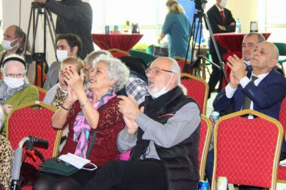 İBB'den yaş almışlara teknoloji hediyesi 