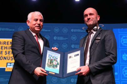 "Dirençli Şehirler ve Şehrin Dönüşümü’’nde iklim ve doğal afetler konuşuldu 