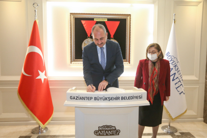 Eski Bakan Gül'den Gaziantep'e ziyaret 