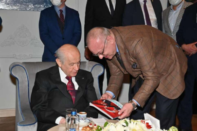 Bahçeli'ye Manisa'ya yapılan hizmetler anlatıldı 