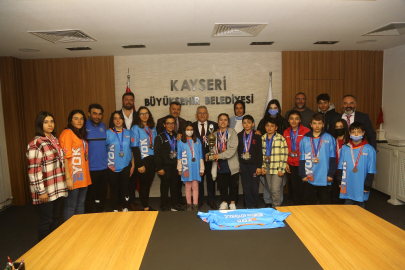 Şampiyonlardan Kayseri Büyükşehir'e ziyaret 