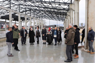 Çiftçiler, tıbbi ve aromatik bitkilerin işlendiği tesisleri gezdi