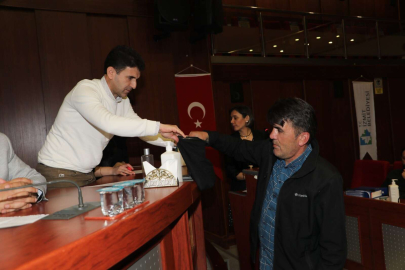 Kocaeli İzmit'te küçükbaş hayvan desteğinde hak sahipleri noter huzurunda kurayla belli oldu