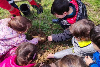 Kocaeli İzmit Belediyesi minik öğrencileri  doğayla buluşturdu