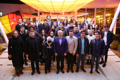 Rize'de Rahmi Metin gençlerle buluştu 