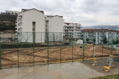 Kocaeli İzmit Belediyesi, sahaları bakımdan geçiriyor