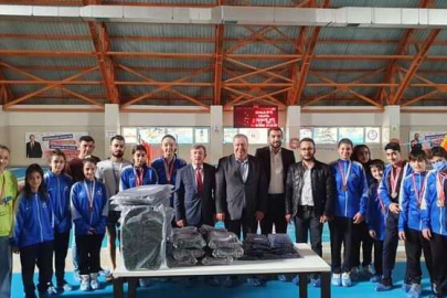 Kilis'te Başkan Ramazan'dan, dereceye giren sporculara malzeme desteği