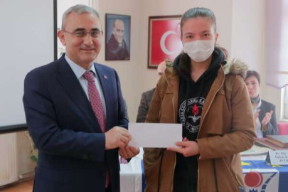 Kütahya'da Başkan Işık en fazla kitap okuyan öğrencileri ödüllendirdi 