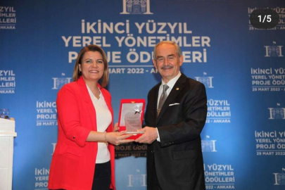 Başkan Hürriyet’e İZGİM ödülünü çağdaş Eskişehir’in mimarı Yılmaz Hoca verdi