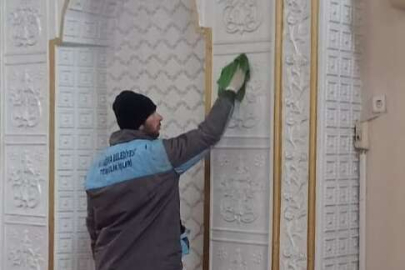 İzmir Bergama’da camilere Ramazan temizliği