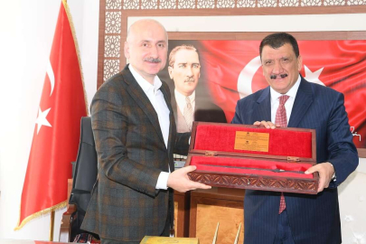 Bakan Karaismailoğlu'ndan Malatya Büyükşehir'e ziyaret 