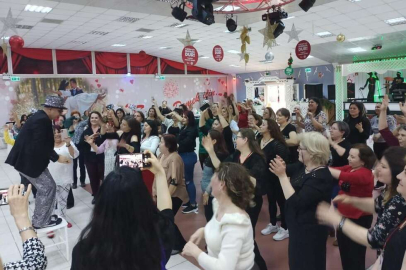 İzmir Karşıyakalı kadınlar eğlenceye doydu