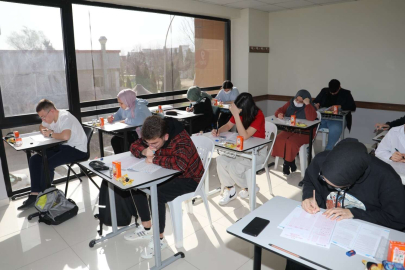 İzmitli gençler ilk deneme sınavı heyecanını yaşadı