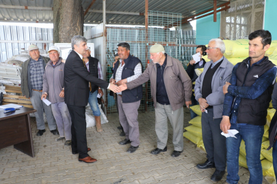 Manisa Büyükşehir üreticilere gübre dağıtımına başladı