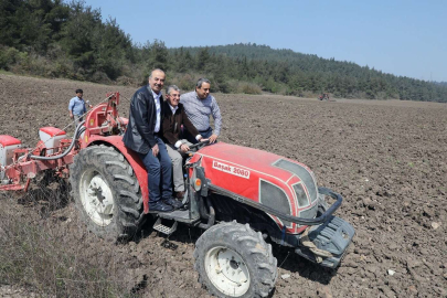 Bursa Mudanya'da ayçiçek tohumları toprakla buluştu