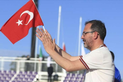  Bakan Kasapoğlu'ndan milli cimnastikçiye tebrik