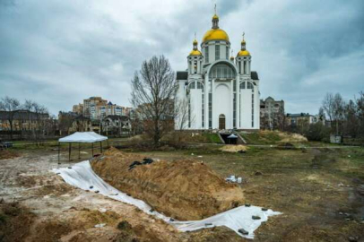 Kiev yakınlarındaki toplu mezarda onlarca ceset bulundu