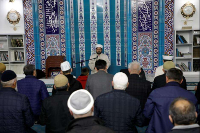 Hafız Ali Derman teravihte Bursa İnegöl cemaati ile buluştu