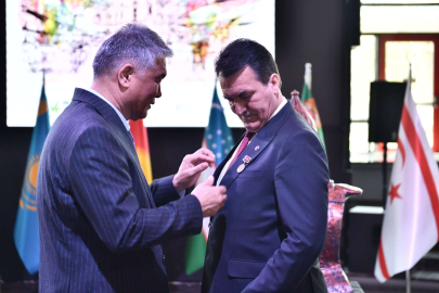 Bursa Osmangazi'de Başkan Dündar’a, Türk Dünyası’ndan büyük onur