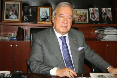 Kilis'te bayramlıklar Yaşar Dede'den 