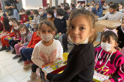 İzmirli miniklerden kitap kampanyası
