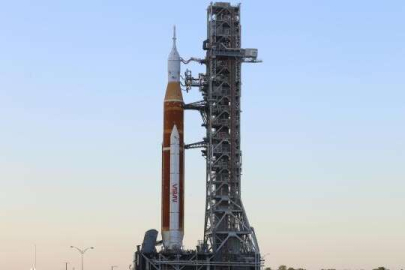 Ay roketi hangara geri dönüyor