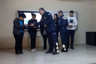 Manisa Sarıgöl'de itfaiyeciler liselilerle buluştu 