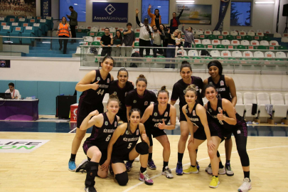 Rize Belediyesi Kadın Basketbol Takımı yarı finalde ilk maçını kazandı