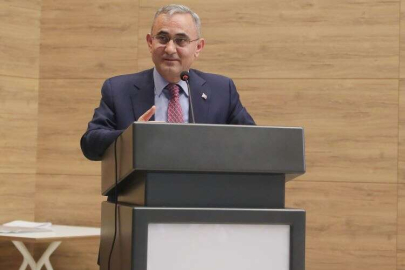 Kütahya'da Başkan Işık Vazo Kuleyi anlattı 