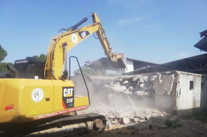 Muğla Milas'ta kaçak yapılar yıkılıyor 