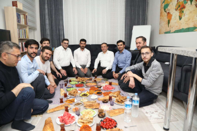 ERÜ Rektörü Çalış, öğrenci evinde sahur yaptı