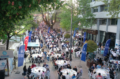 Bursa'da Cumhuriyet Caddesi'nde dev iftar