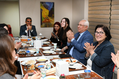 İzmir Karabağlar'da kız yurdunda iftar 