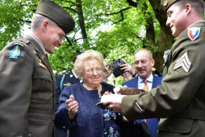 77 yıl önce pastası çalınan kadına 90. yaş sürprizi!