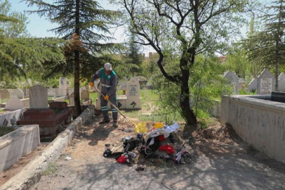 Nevşehir Belediyesi'nden mezarlık mesaisi