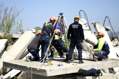 Bursa'da BUSKİ ekiplerine kurtarma eğitimi "