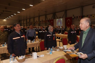 Erdoğan Ramazan'ın son iftarını tersane işçileriyle yaptı