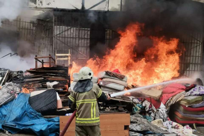 Bursa Osmangazi'de hurda deposunda yangın