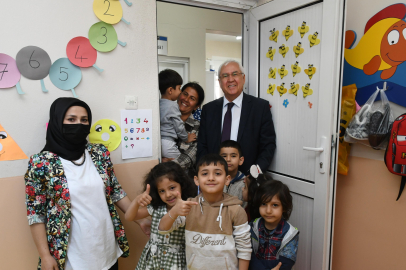 İzmir Karabağlar Semt merkezinde Anneler Günü kutlaması 