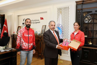 "İnşallah bu ayakkabılarla altın madalyaya koşarsın"