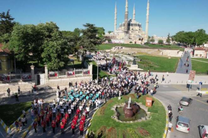 Edirne'deki lezzetli festivalde bandolar korteji