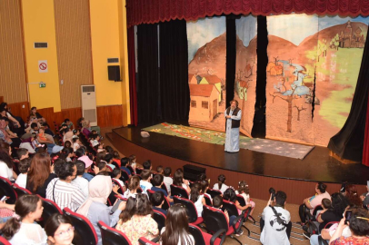 Bursa Yıldırım'da çocuklar tiyatroyu sevdi